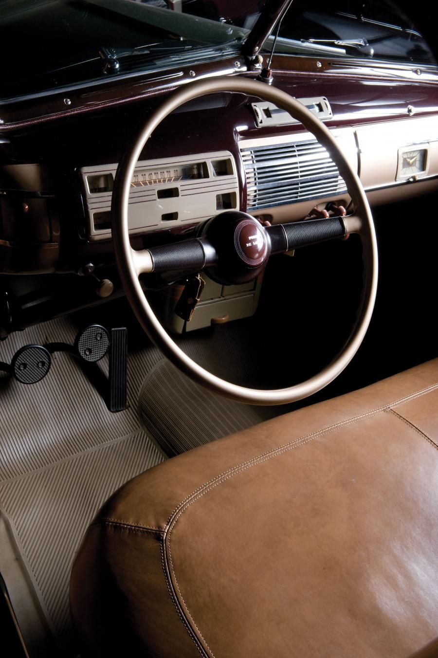  Ford DeLuxe Convertible Club Coupe 1940 года  (фото 8 из 10)